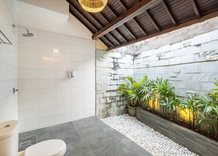 Family With Private Pool And Bbq In *